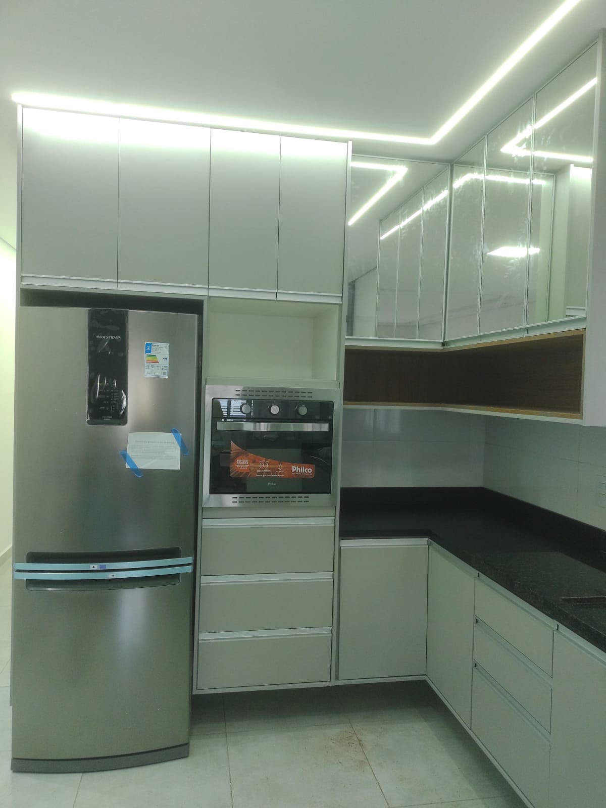 Móveis de cozinha em madeira com ferragem Blum — Thor Marcenaria